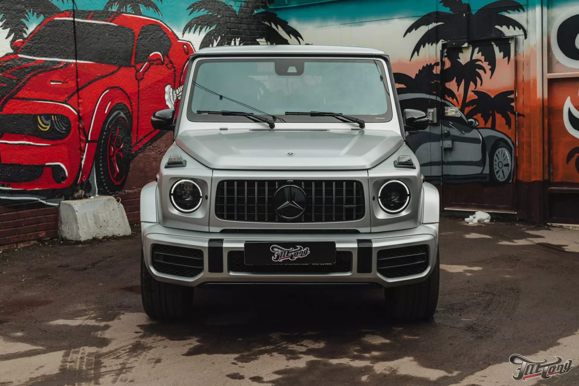 Mercedes G-class. Оклейка в матовый полиуретан. Защита оптики глянцевым полиуретаном. Шумоизоляция дверей. Установка доводчиков дверей